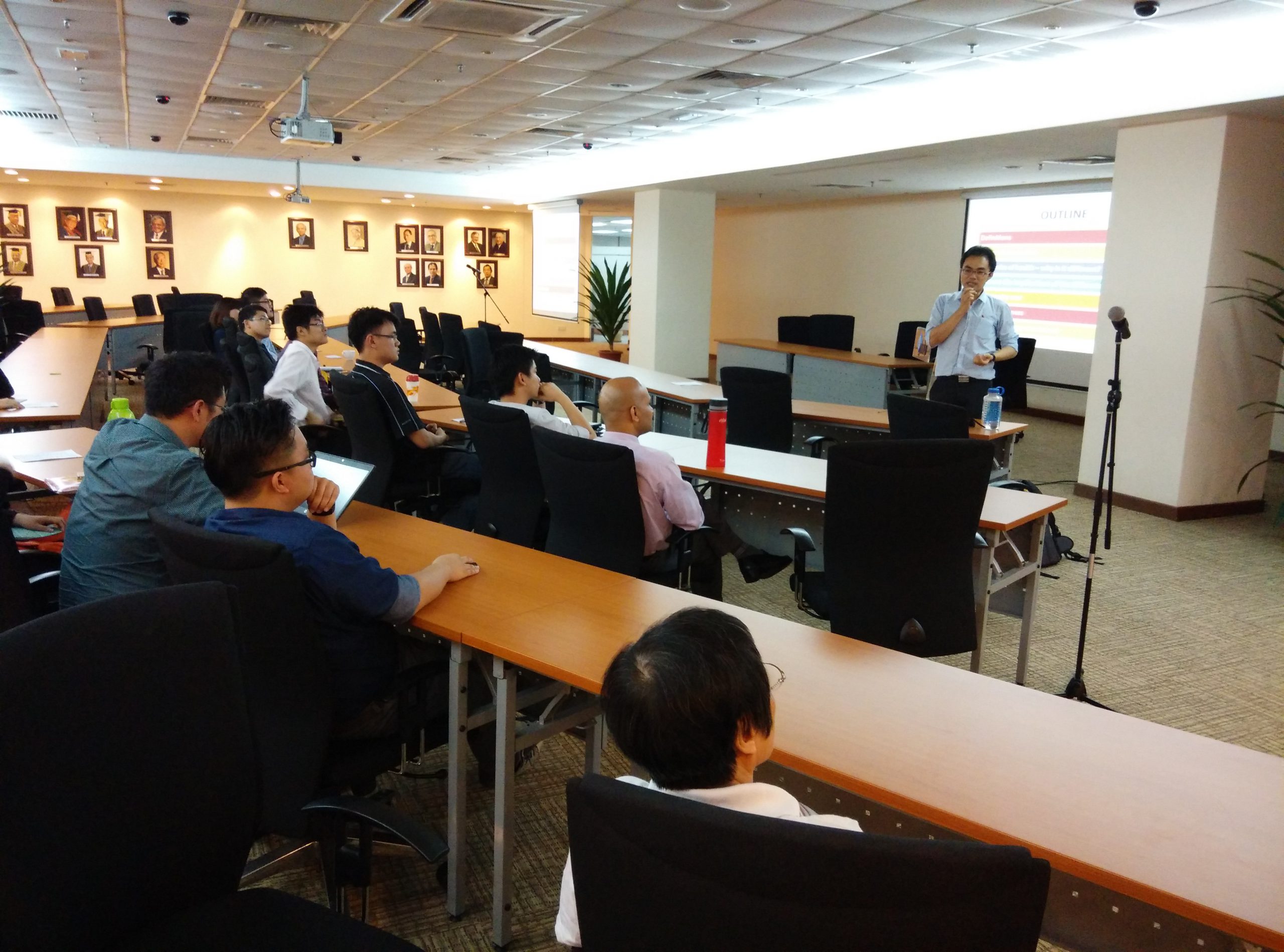 IMU Alumnus Gives Talk on Health Economics