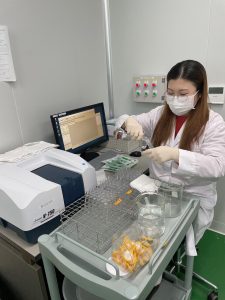 Kim1-Preparing-samples-for-UV-spectroscopy-analysis