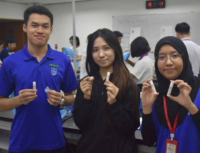 Hands-on_lip balm
