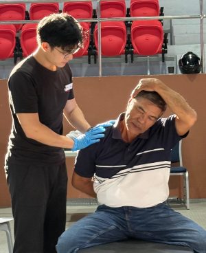 Sean provides chiropractic treatment