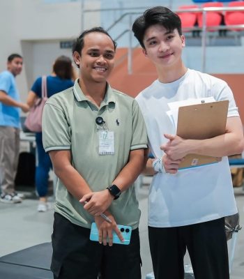 Yu Zhe and satisfied patient Yu Zhe and satisfied patient