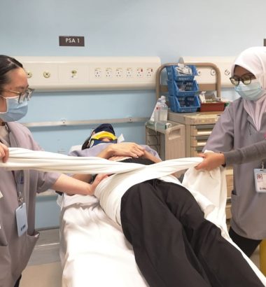2 nurses at work